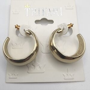 CROWN TRIFARI Gold Tone Hoop Earrings - pierced NWT